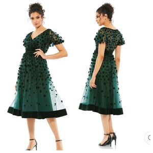 MAC DUGGAL EMBELLISHED BUTTERFLY SLEEVE VELVET HEM MIDI DRESS SIZE 4  Green